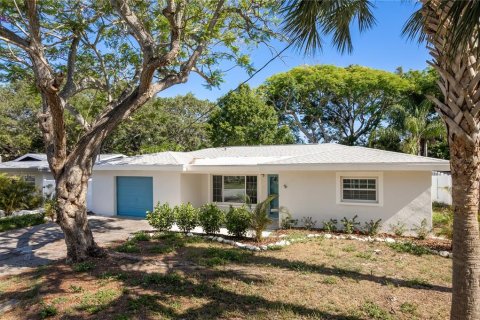 House in Dunedin, Florida 4 bedrooms, 171.78 sq.m. № 1673629 - photo 2