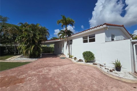 Casa en alquiler en Miami, Florida, 4 dormitorios, 156.54 m2 № 2019240 - foto 4