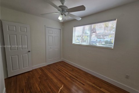 Casa en alquiler en Miami, Florida, 4 dormitorios, 156.54 m2 № 2019240 - foto 18
