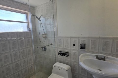 Casa en alquiler en Miami, Florida, 4 dormitorios, 156.54 m2 № 2019240 - foto 24