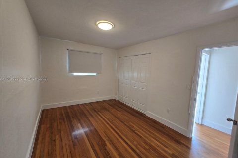 Casa en alquiler en Miami, Florida, 4 dormitorios, 156.54 m2 № 2019240 - foto 13