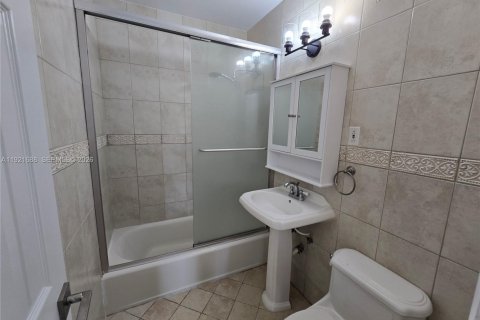 Casa en alquiler en Miami, Florida, 4 dormitorios, 156.54 m2 № 2019240 - foto 17