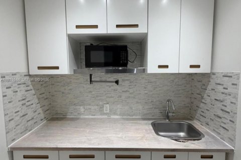 Casa en alquiler en Miami, Florida, 4 dormitorios, 156.54 m2 № 2019240 - foto 23