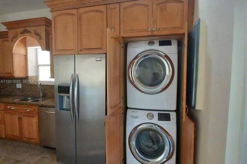 Casa en alquiler en Miami, Florida, 4 dormitorios, 156.54 m2 № 2019240 - foto 19