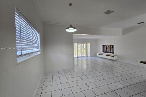 Casa en alquiler en Miami, Florida, 4 dormitorios, 156.54 m2 № 2019240 - foto 9