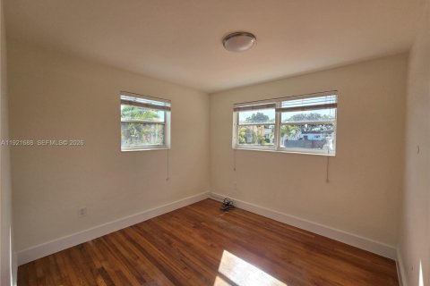 Casa en alquiler en Miami, Florida, 4 dormitorios, 156.54 m2 № 2019240 - foto 16