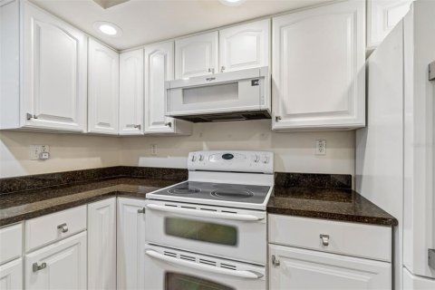 Condo in Tampa, Florida, 2 bedrooms  № 2266827 - photo 5