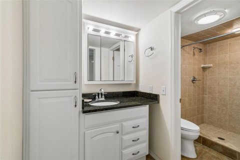 Condo in Tampa, Florida, 2 bedrooms  № 2266827 - photo 24