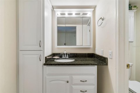 Condo in Tampa, Florida, 2 bedrooms  № 2266827 - photo 25