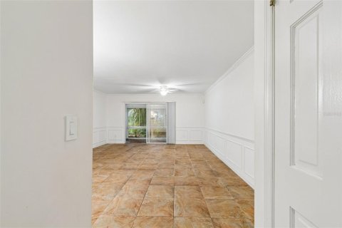 Condo in Tampa, Florida, 2 bedrooms  № 2266827 - photo 9