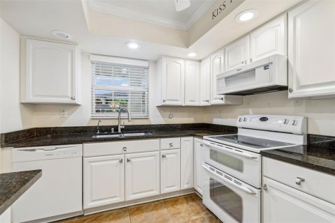 Condo in Tampa, Florida, 2 bedrooms  № 2266827 - photo 4