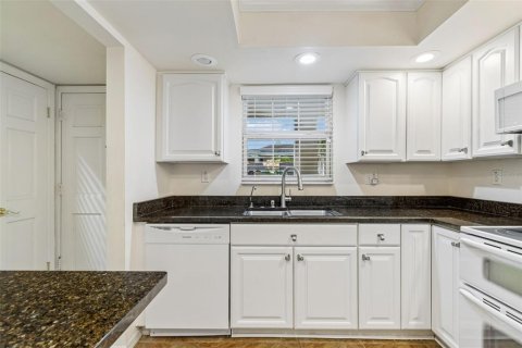 Condo in Tampa, Florida, 2 bedrooms  № 2266827 - photo 6
