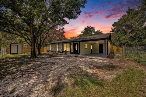House in New Port Richey, Florida 3 bedrooms, 125.98 sq.m. № 1886964 - photo 1