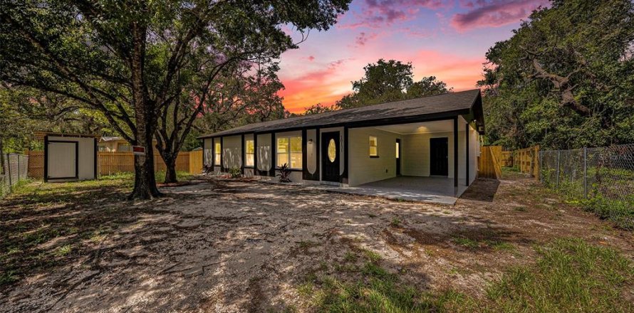 House in New Port Richey, Florida 3 bedrooms, 125.98 sq.m. № 1886964
