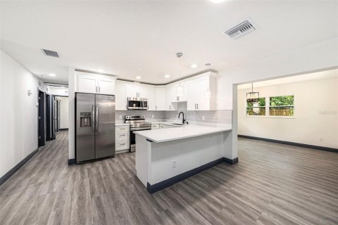 House in New Port Richey, Florida 3 bedrooms, 125.98 sq.m. № 1886964 - photo 9