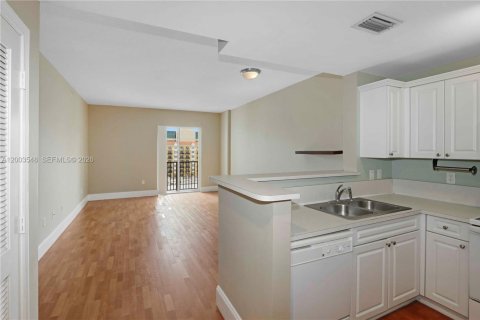Condo in Coral Gables, Florida, 1 bedroom  № 2069224 - photo 3