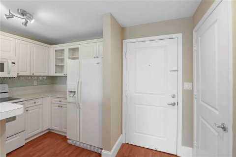 Condo in Coral Gables, Florida, 1 bedroom  № 2069224 - photo 12