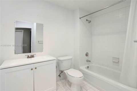 Condo in Coral Gables, Florida, 1 bedroom  № 2069224 - photo 20