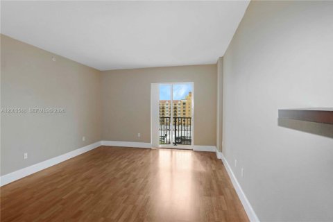 Condo in Coral Gables, Florida, 1 bedroom  № 2069224 - photo 4