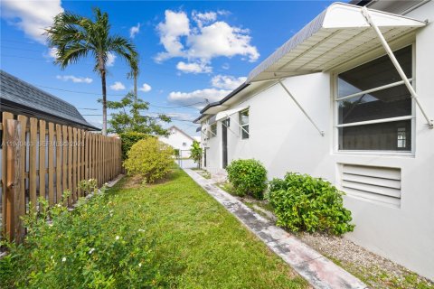 Appartement à louer à Hollywood, Floride: 2 chambres, 100.33 m2 № 1998308 - photo 16