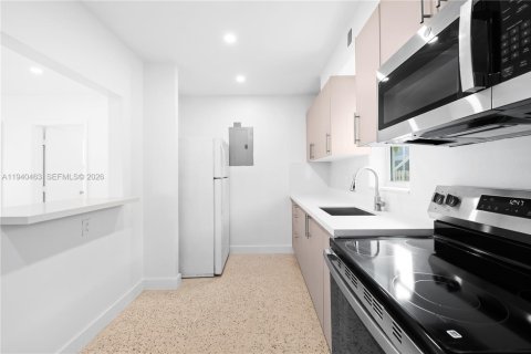 Appartement à louer à Hollywood, Floride: 2 chambres, 100.33 m2 № 1998308 - photo 12