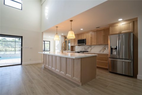 House in Fort Myers, Florida 3 bedrooms, 226.03 sq.m. № 1953293 - photo 1
