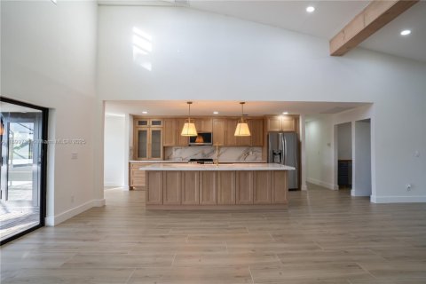 House in Fort Myers, Florida 3 bedrooms, 226.03 sq.m. № 1953293 - photo 6