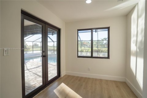 House in Fort Myers, Florida 3 bedrooms, 226.03 sq.m. № 1953293 - photo 13