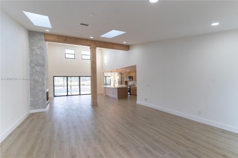 House in Fort Myers, Florida 3 bedrooms, 226.03 sq.m. № 1953293 - photo 4