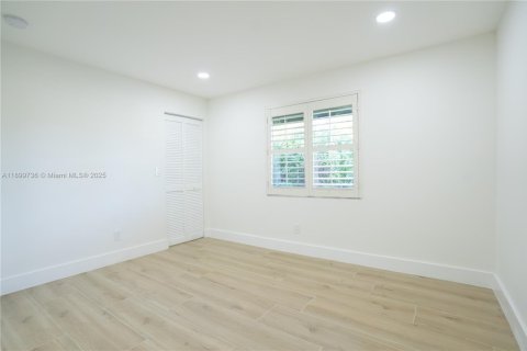 House in Fort Myers, Florida 3 bedrooms, 226.03 sq.m. № 1953293 - photo 24