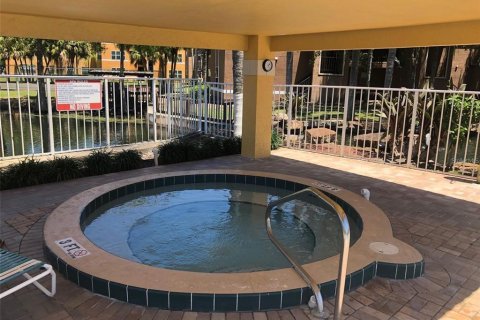 Condo in Orlando, Florida, 1 bedroom  № 2213617 - photo 12