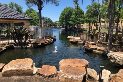 Condo in Orlando, Florida, 1 bedroom  № 2213617 - photo 15