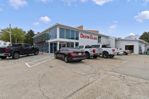 Commercial property in Destin, Florida № 559872 - photo 1