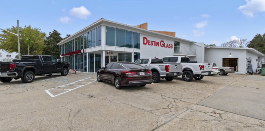 Commercial property in Destin, Florida № 559872