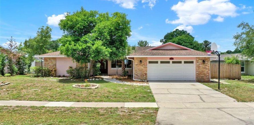 House in Orlando, Florida 4 bedrooms, 171.22 sq.m. № 1801465