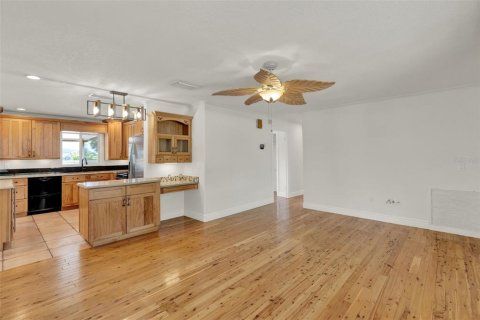 House in Orlando, Florida 4 bedrooms, 171.22 sq.m. № 1801465 - photo 5