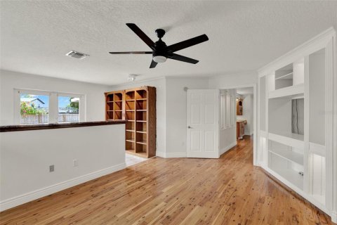 House in Orlando, Florida 4 bedrooms, 171.22 sq.m. № 1801465 - photo 12