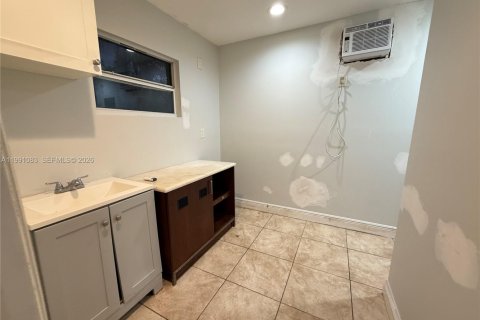 Casa en alquiler en Lake Worth, Florida, 5 dormitorios, 140.19 m2 № 2055508 - foto 30