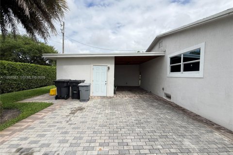 Casa en alquiler en Lake Worth, Florida, 5 dormitorios, 140.19 m2 № 2055508 - foto 23