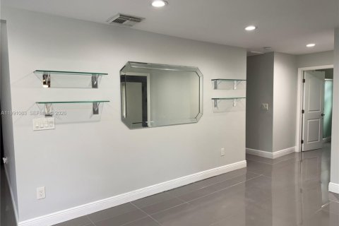 Casa en alquiler en Lake Worth, Florida, 5 dormitorios, 140.19 m2 № 2055508 - foto 7