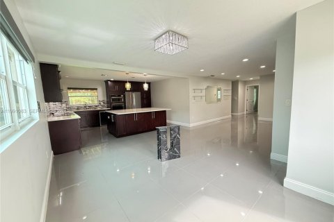 Casa en alquiler en Lake Worth, Florida, 5 dormitorios, 140.19 m2 № 2055508 - foto 4