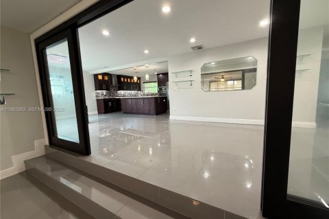 Casa en alquiler en Lake Worth, Florida, 5 dormitorios, 140.19 m2 № 2055508 - foto 6