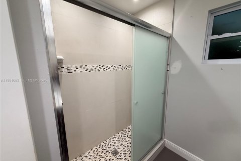 Casa en alquiler en Lake Worth, Florida, 5 dormitorios, 140.19 m2 № 2055508 - foto 11