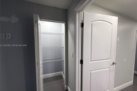 Casa en alquiler en Lake Worth, Florida, 5 dormitorios, 140.19 m2 № 2055508 - foto 16