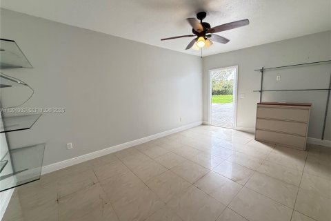 Casa en alquiler en Lake Worth, Florida, 5 dormitorios, 140.19 m2 № 2055508 - foto 26