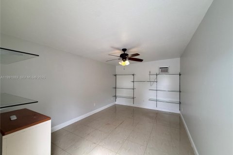 Casa en alquiler en Lake Worth, Florida, 5 dormitorios, 140.19 m2 № 2055508 - foto 25