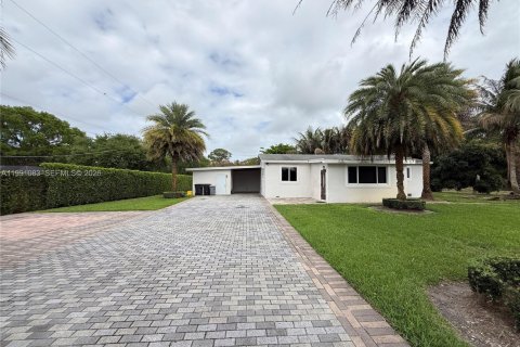 Casa en Lake Worth, Florida 5 dormitorios, 140.19 m2 № 2055508