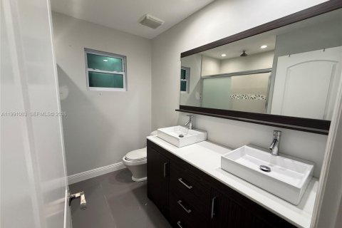 Casa en alquiler en Lake Worth, Florida, 5 dormitorios, 140.19 m2 № 2055508 - foto 10