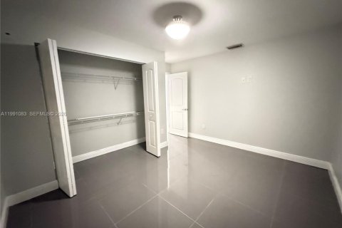 Casa en alquiler en Lake Worth, Florida, 5 dormitorios, 140.19 m2 № 2055508 - foto 14