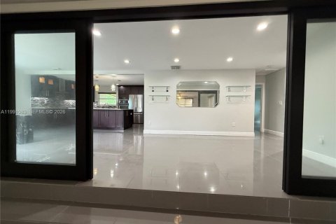 Casa en alquiler en Lake Worth, Florida, 5 dormitorios, 140.19 m2 № 2055508 - foto 5